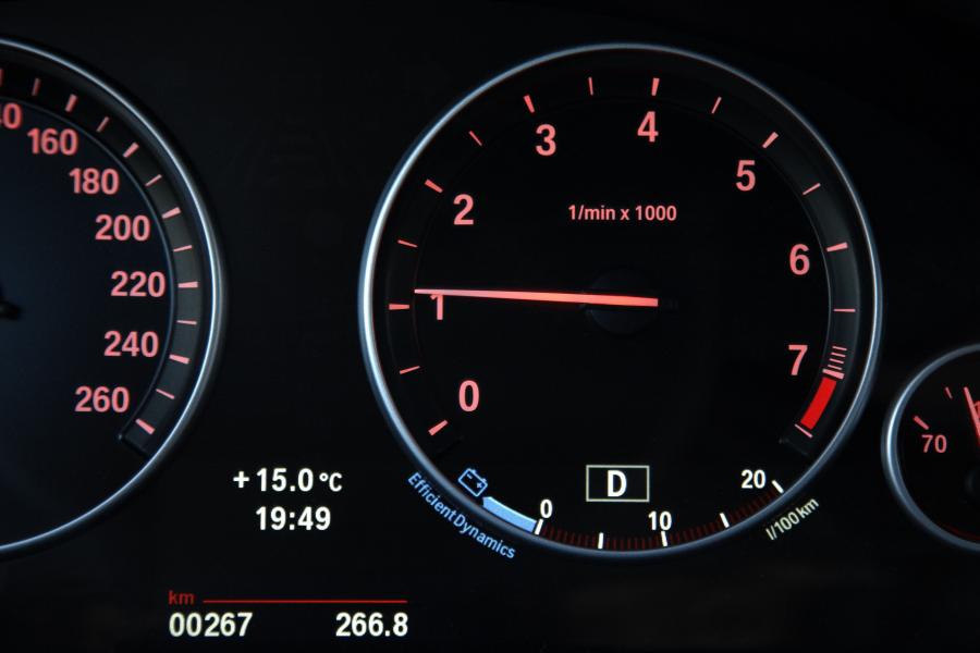  BMW 5-Series Long-Wheelbase 2010 года  (CN) (фото 3 из 77)